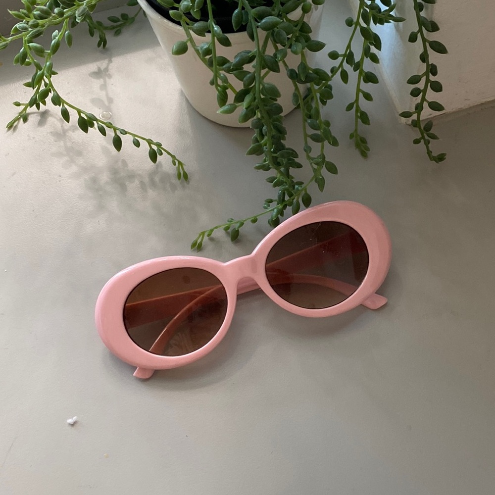 Pink retro round sunglasses